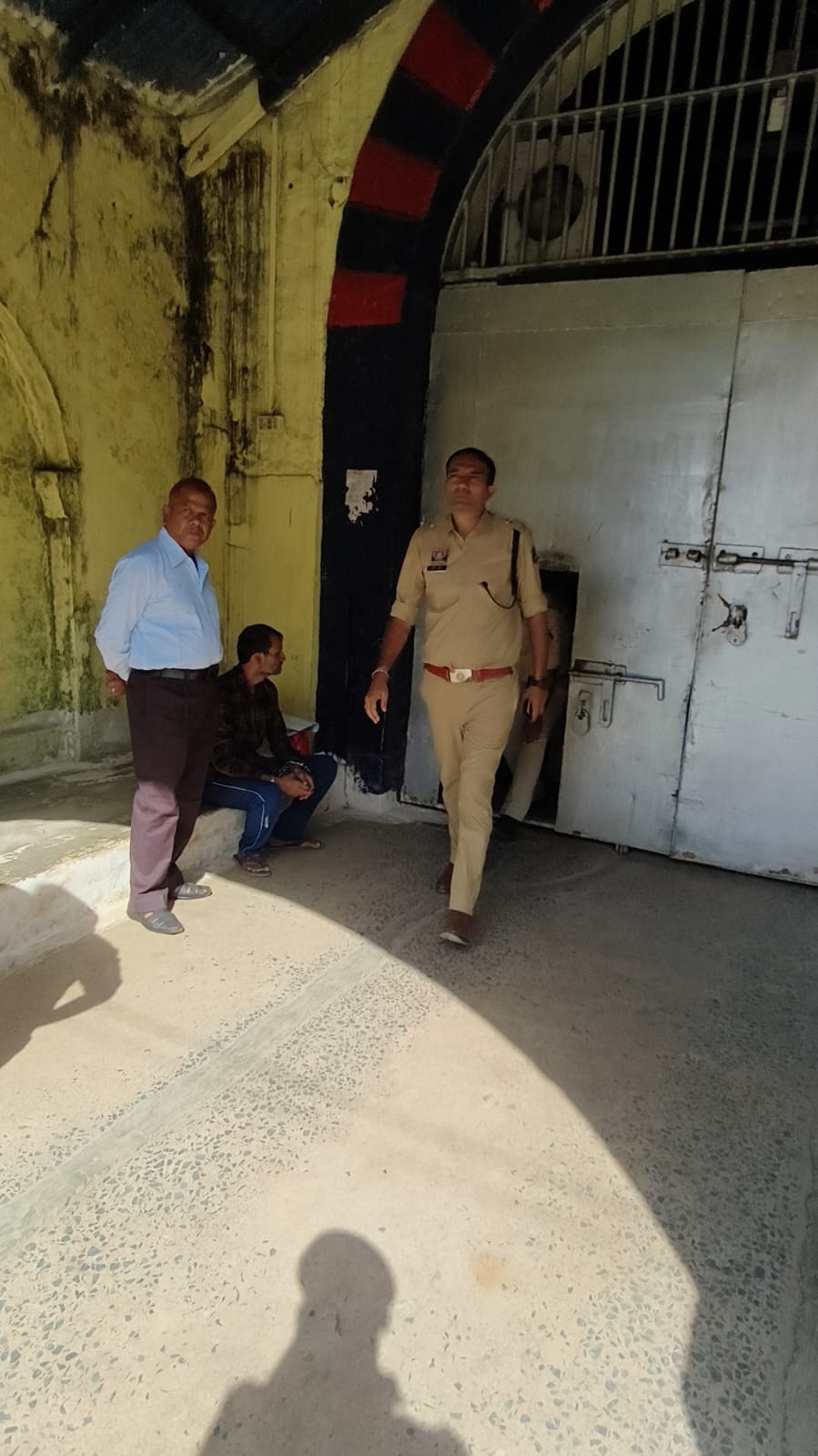 Inspection of prisoners barracks