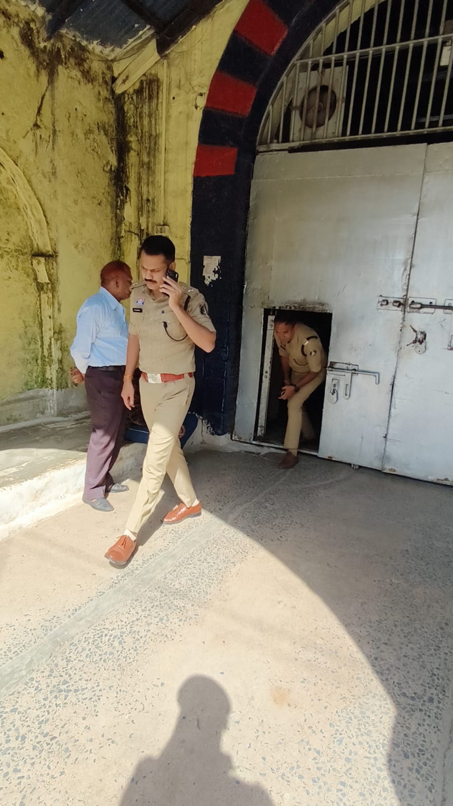 Inspection of prisoners barracks