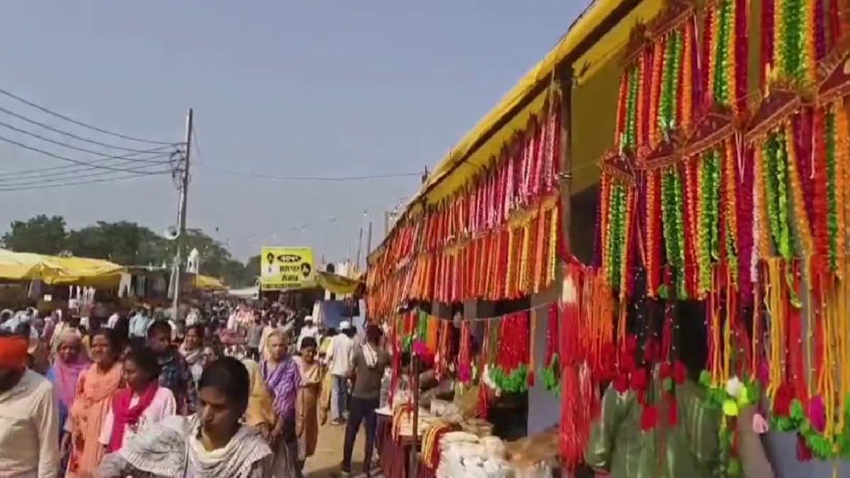 Thousands Flock to Kapal Mochan Fair in Yamunanagar for Holy Dip and Wish-Fulfilling Rituals Etv Bharat