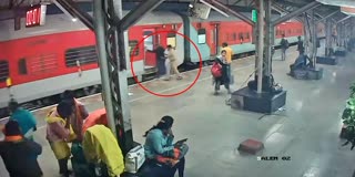 ரயிலில் இருந்து தவறி விழுந்த ஐயப்ப பக்தரை காப்பாற்றிய ரயில்வே போலீசார்