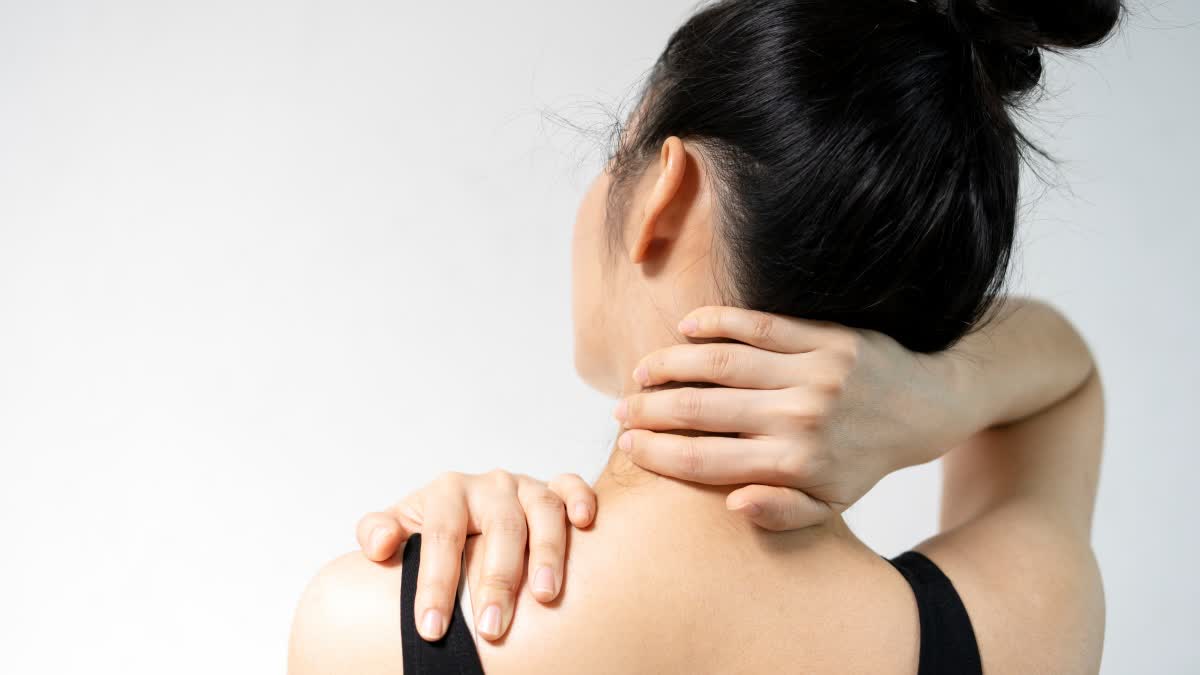 கழுத்து மற்றும் தண்டுவட வலியால் அவதியா? இந்த 6 யோகாசனங்களை ட்ரை பண்ணி பாருங்கள்!