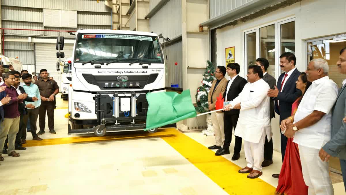 minister-m-b-patil-hands-over-runway-cleaning-vehicle-to-nial-company