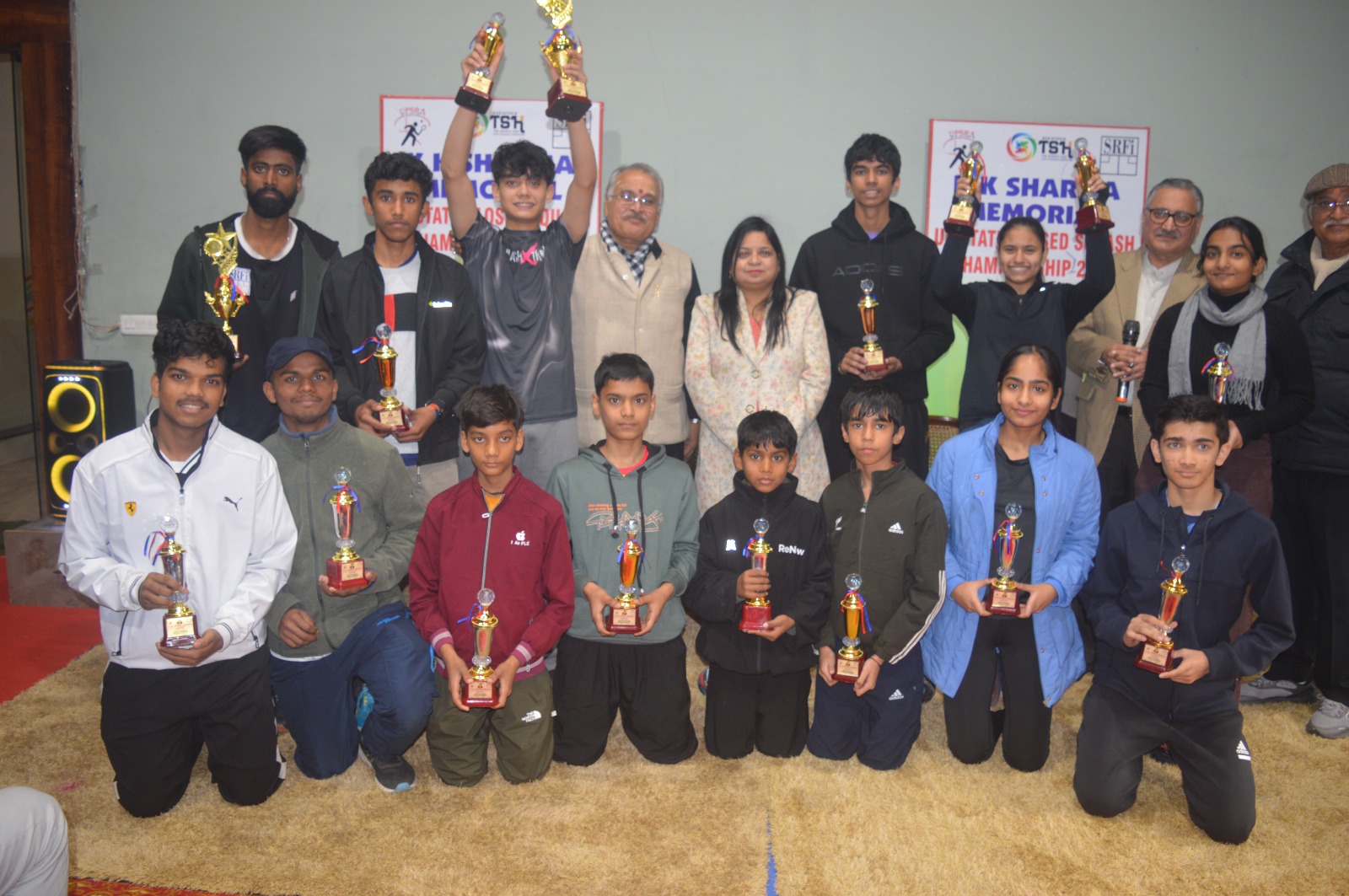 स्क्वैश रैकेट चैंपियनशिप में प्रतिभाग करने वाले खिलाड़ी.