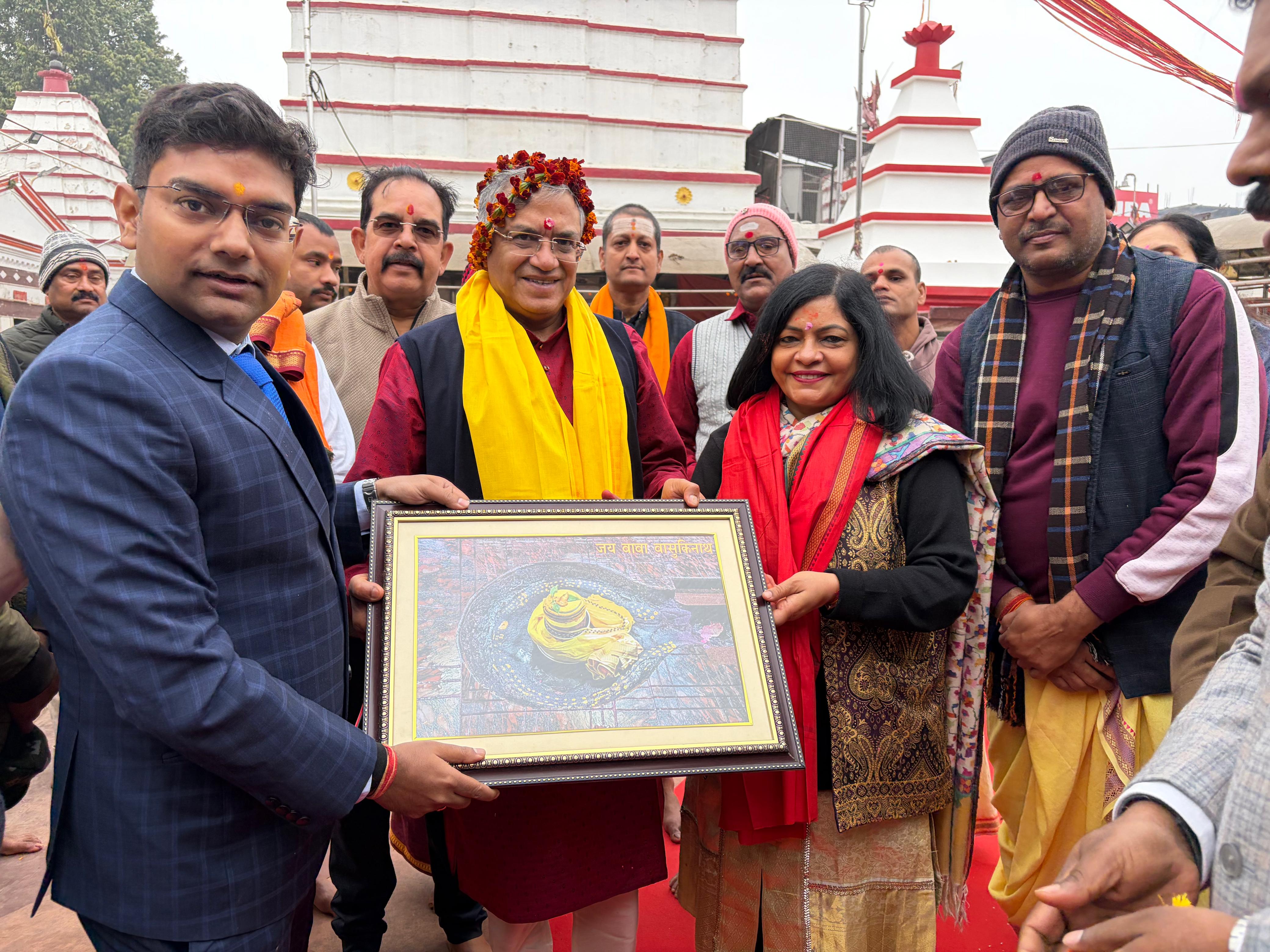 cec-gyanesh-kumar-offered-prayers-at-basukinath-dham-then-interacted-with-blo