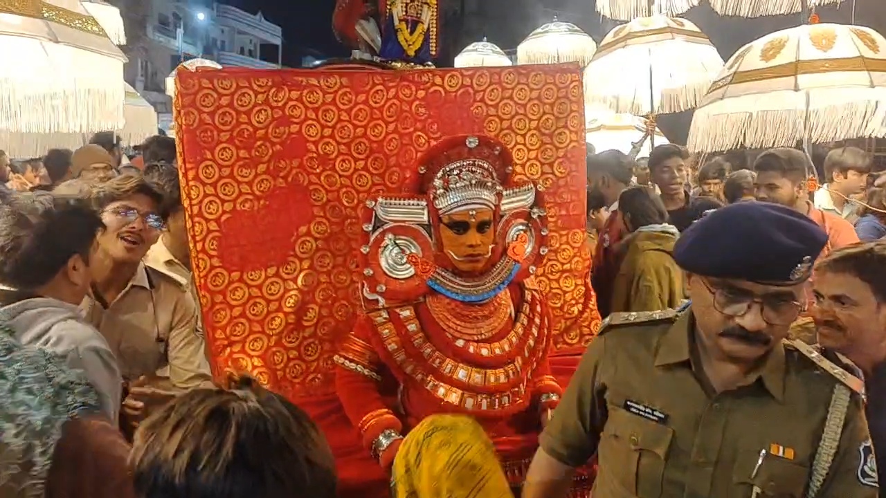 સુરત: કેરાલિયન સમાજ દ્વારા ભક્તિભાવ સાથે ‘ભગવાન અયપ્પા’ની ભવ્ય પૂજા અને શોભાયાત્રા યોજાઈ