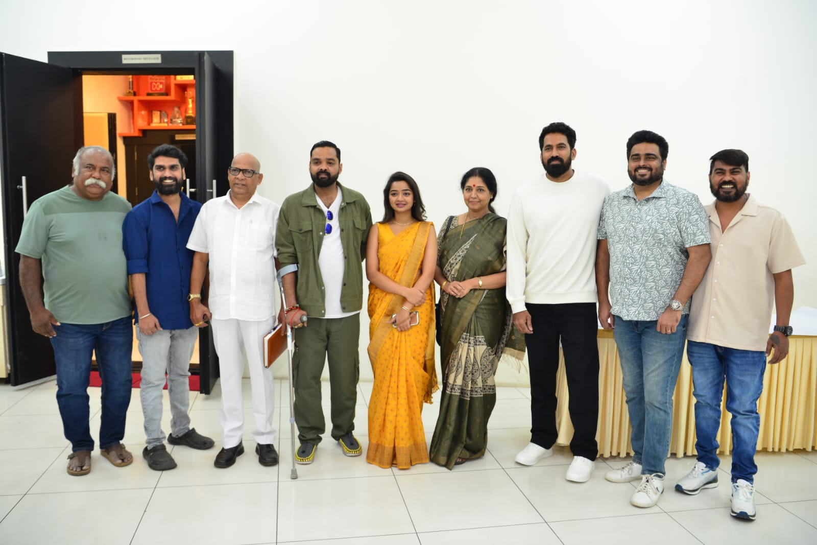 'Devanobba Jaadugaara' Film Team