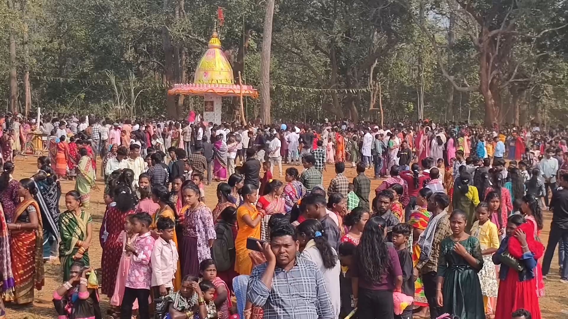 Crowds for Toki Mara festival