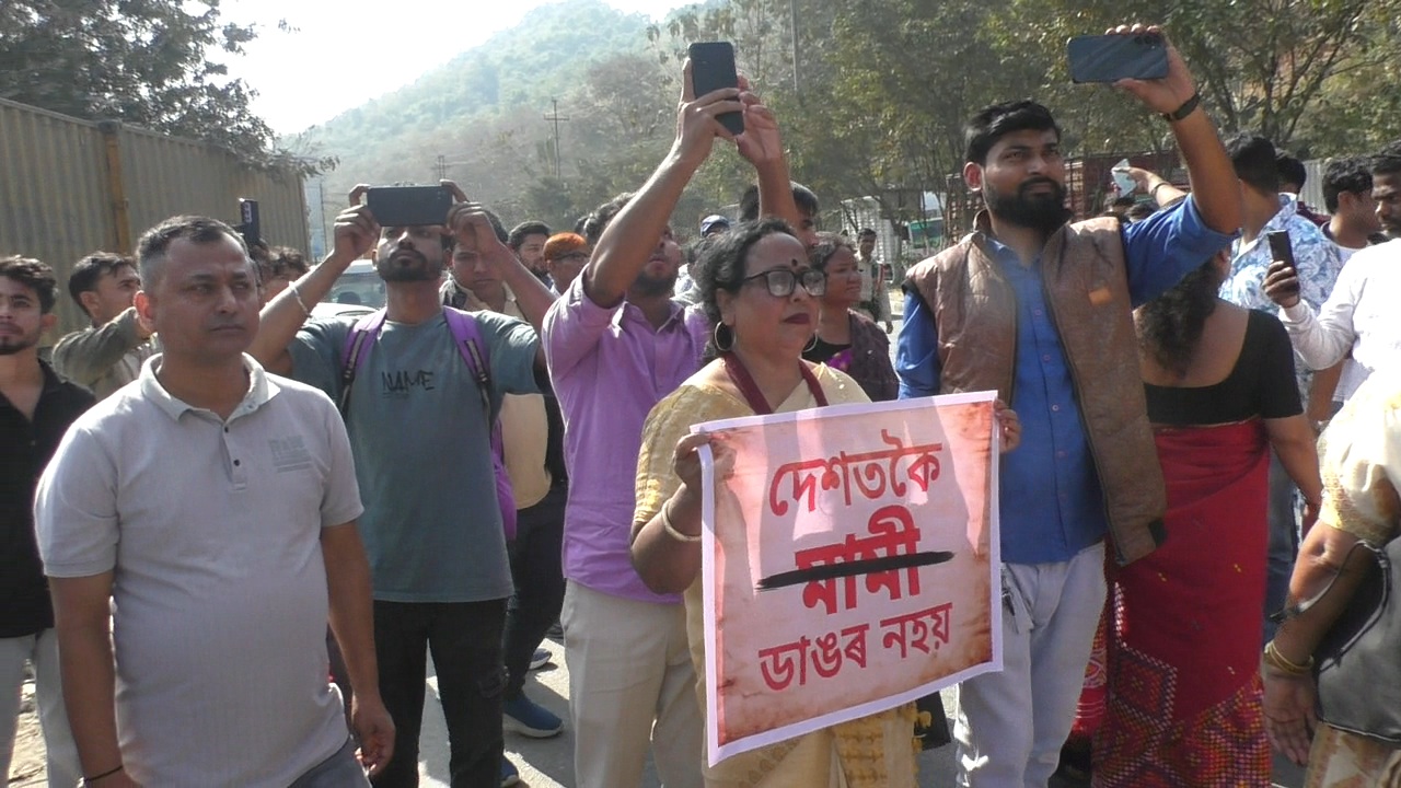 During the Congress protest, BJP workers counter-protested in Amingaon