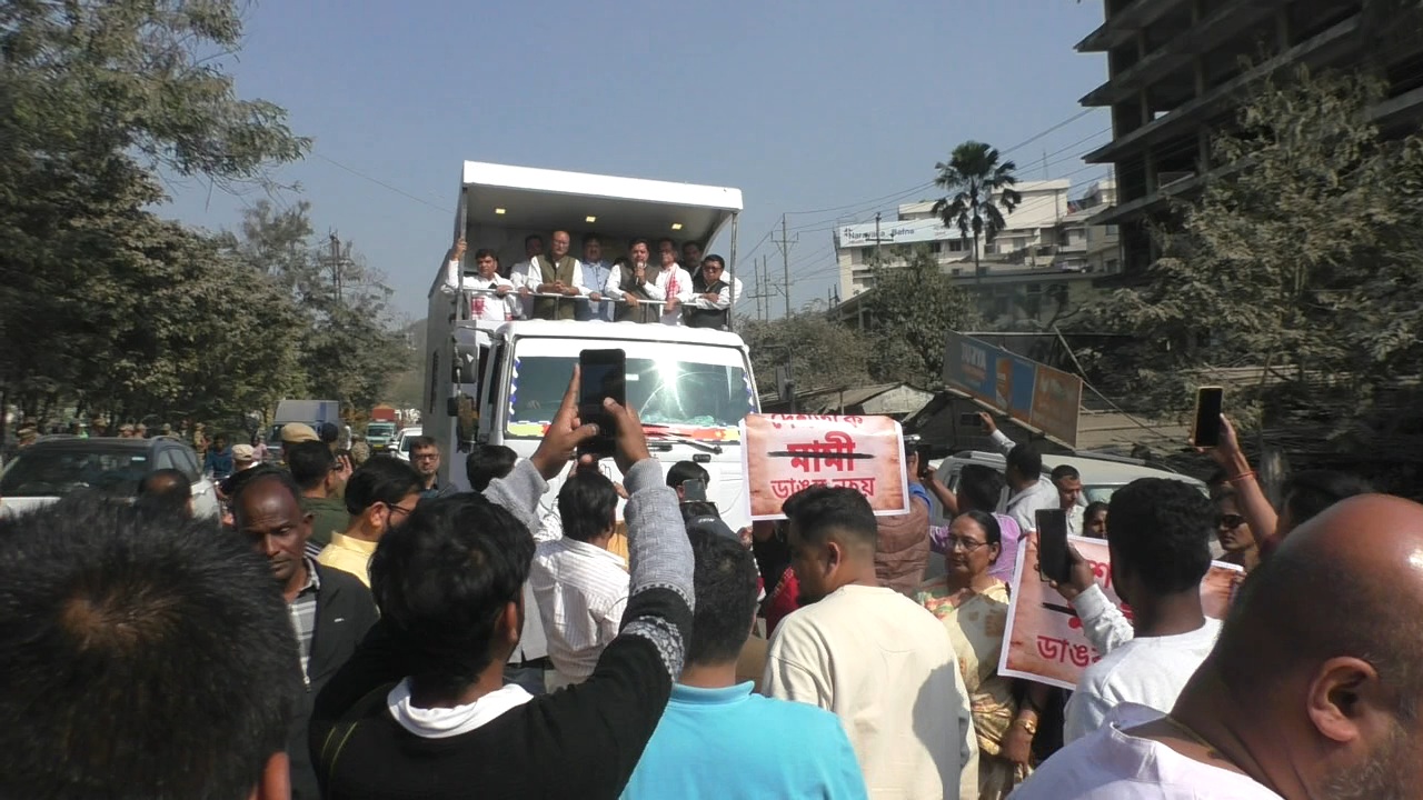 During the Congress protest, BJP workers counter-protested in Amingaon