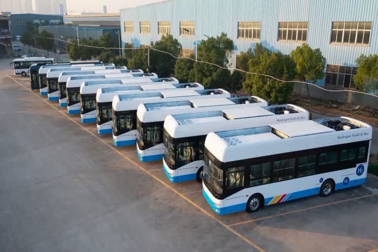 केंद्र किन शहरों में तैनात करेगा दस हज़ार वातानुकूलित इलेक्ट्रिक बसें