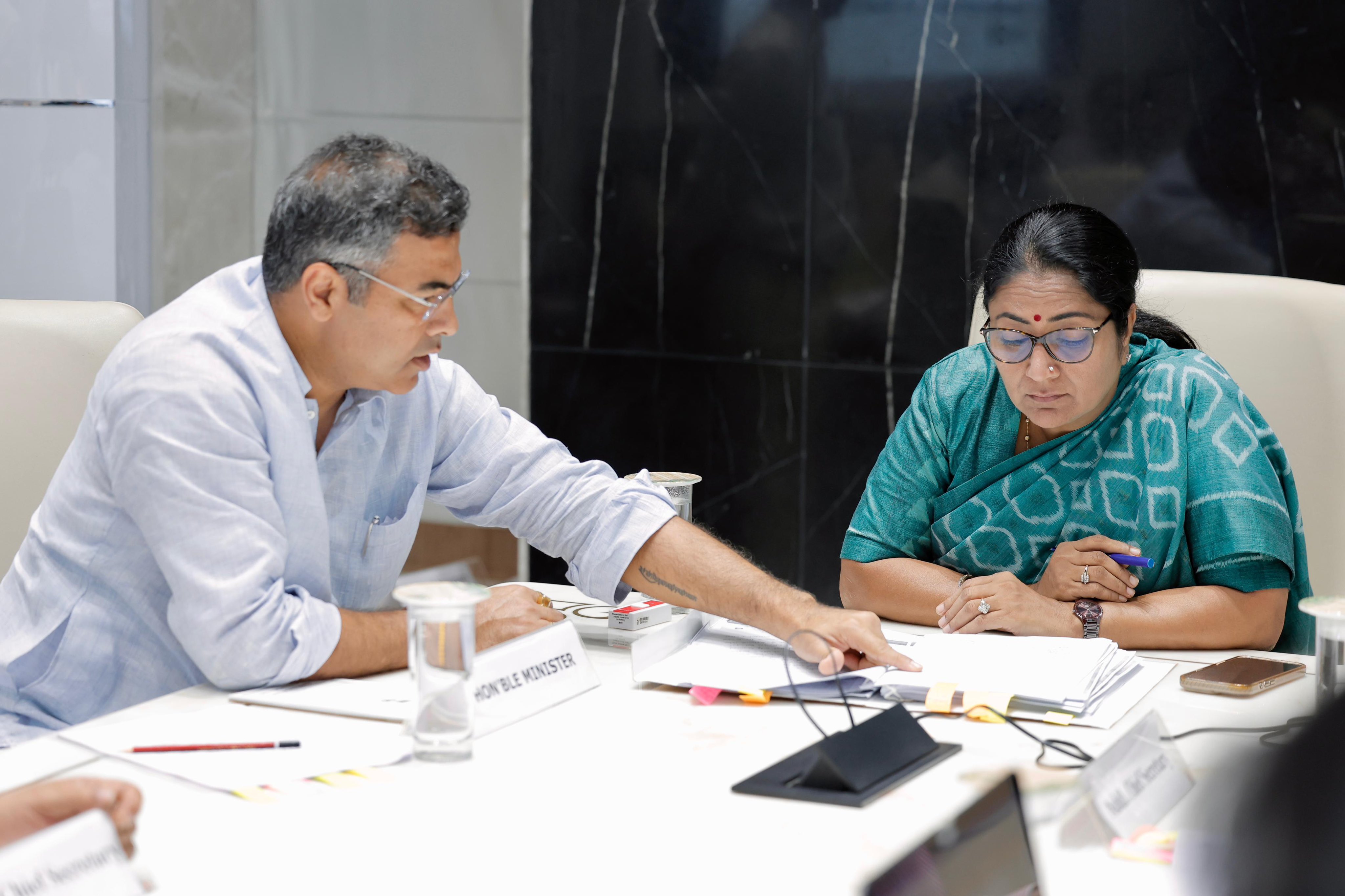 सीएम के साथ जल मंत्री प्रवेश वर्मा