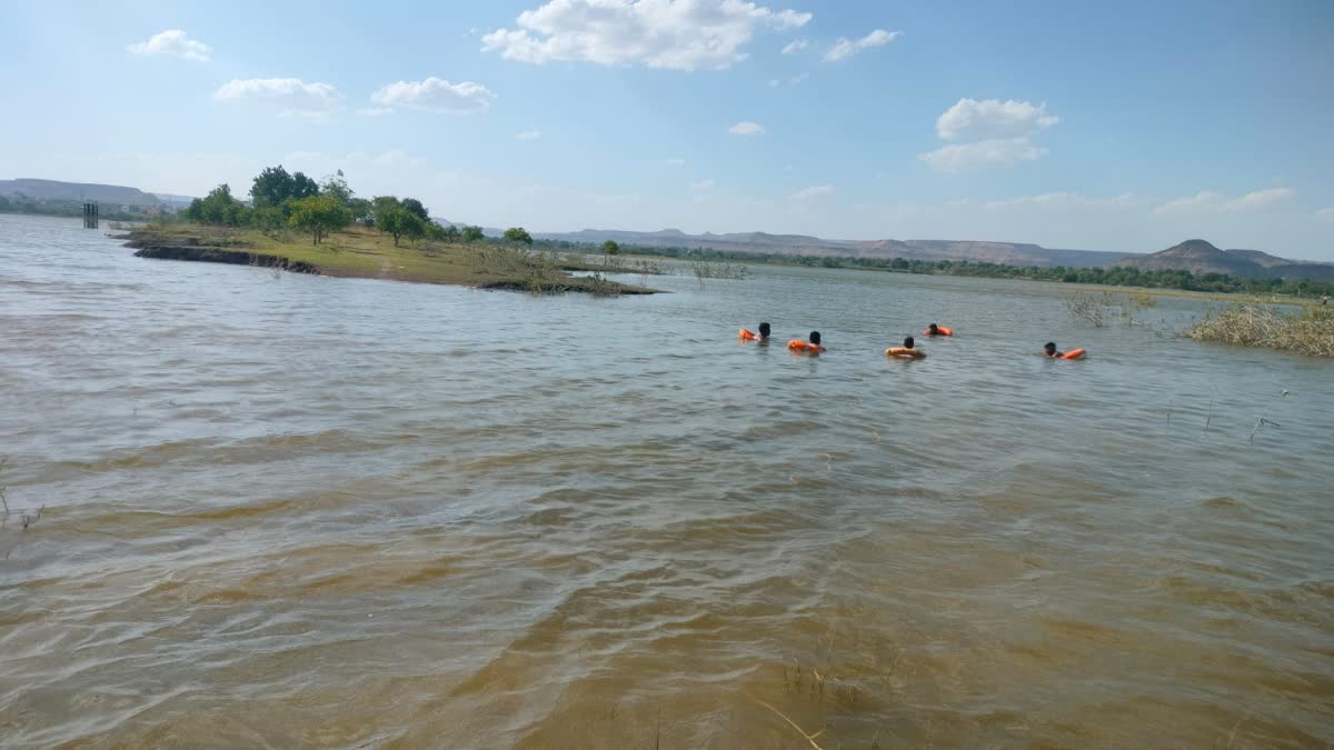 छत्रपती संभाजीनगरमधील हर्सूल तलावात पोहणं पडलं जीवघेणं, चौघांचा बुडून ...