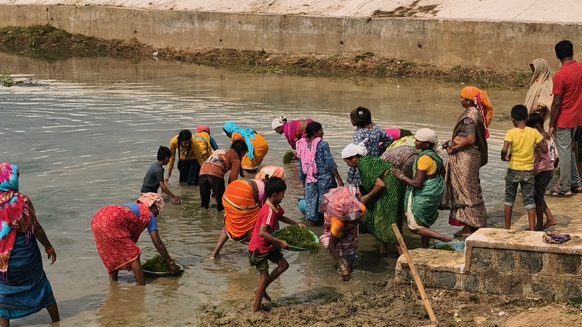 Children Lead Pond Cleanup In Narayanpur, Inspire Mass Community Movement In Chhattisgarh