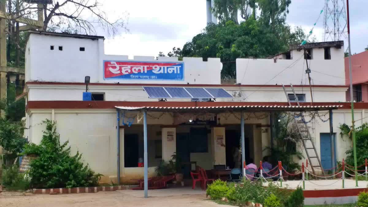 LAKHS OF RUPEES STOLEN IN PALAMU