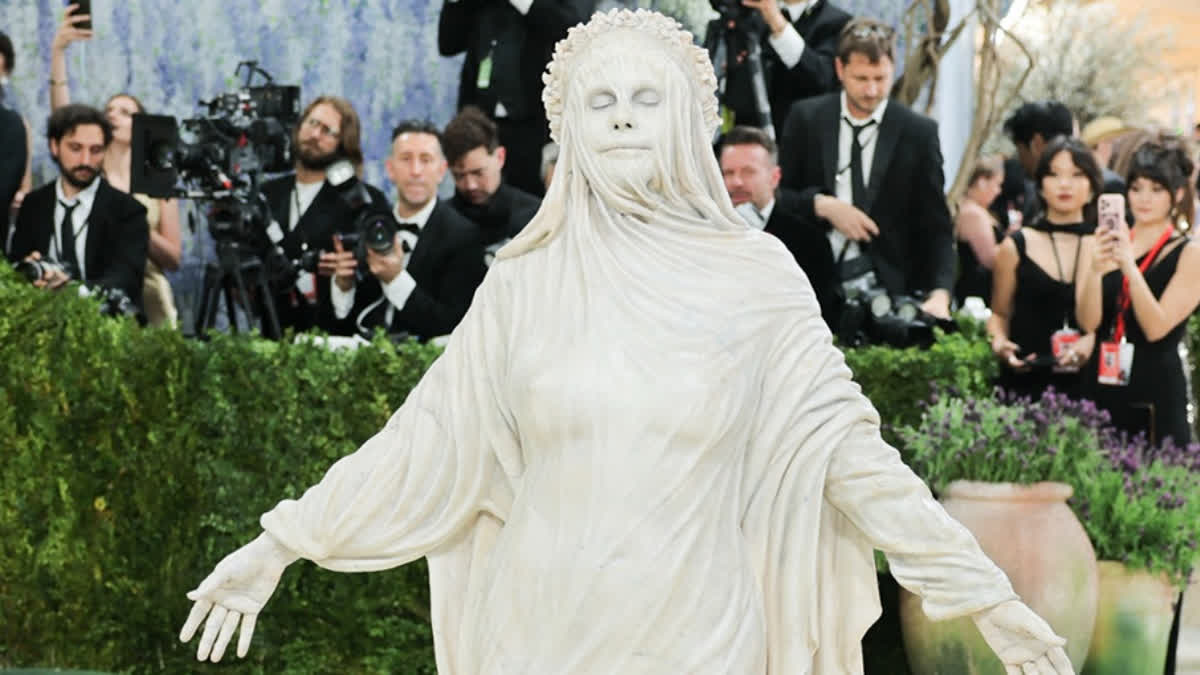 Met Gala 2026: Heidi Klum's 'Museum-Worthy' Look Goes Viral, Fuels Dhoom 2 Nostalgia Met Gala 2026: Heidi Klum's Museum-Worthy Look Goes Viral