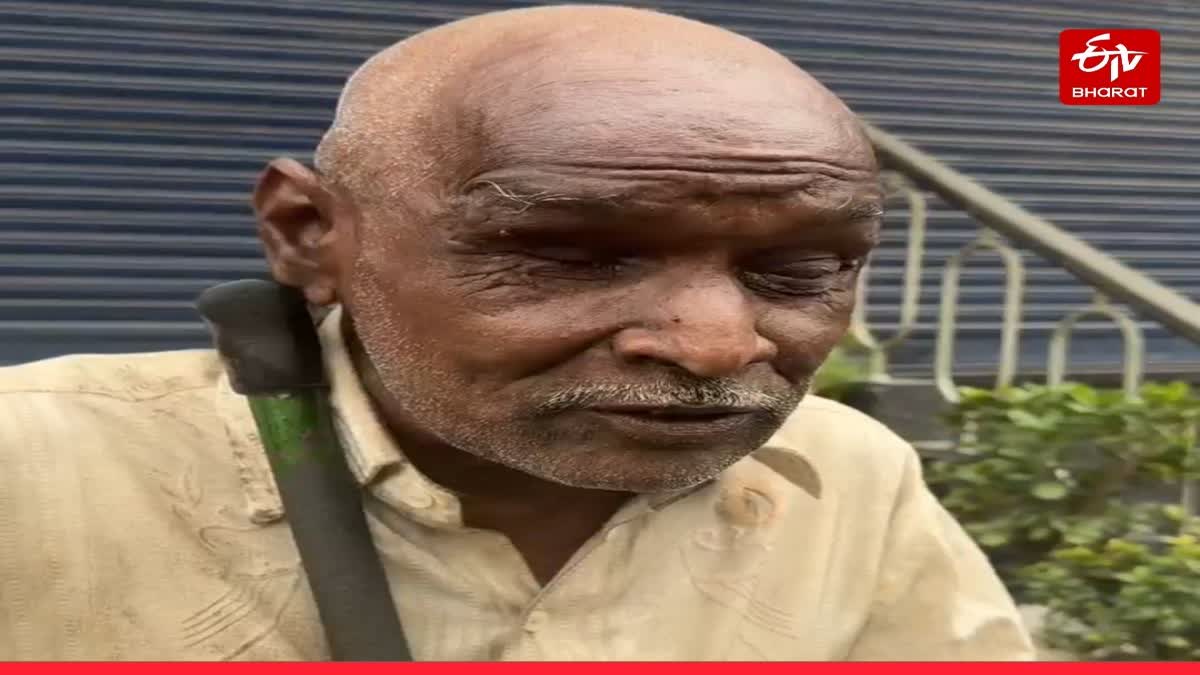 दृष्टिबाधित PHD बाबा को सेना साथ ले गई.