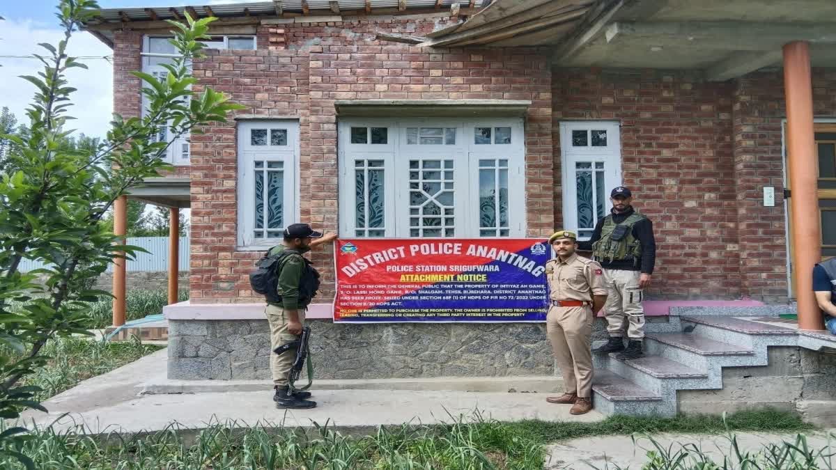 اننت ناگ میں منشیات فروش کا مکان قرق، زیر زمین ٹھکانہ برآمد ،چار میڈیکل شاپس سیل
