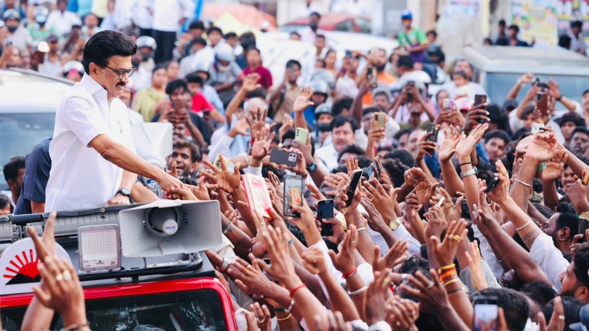 நன்றி கூறிய திமுக தலைவர் மு.க. ஸ்டாலினை ஆராவாரத்துடன் வரவேற்ற மக்கள்