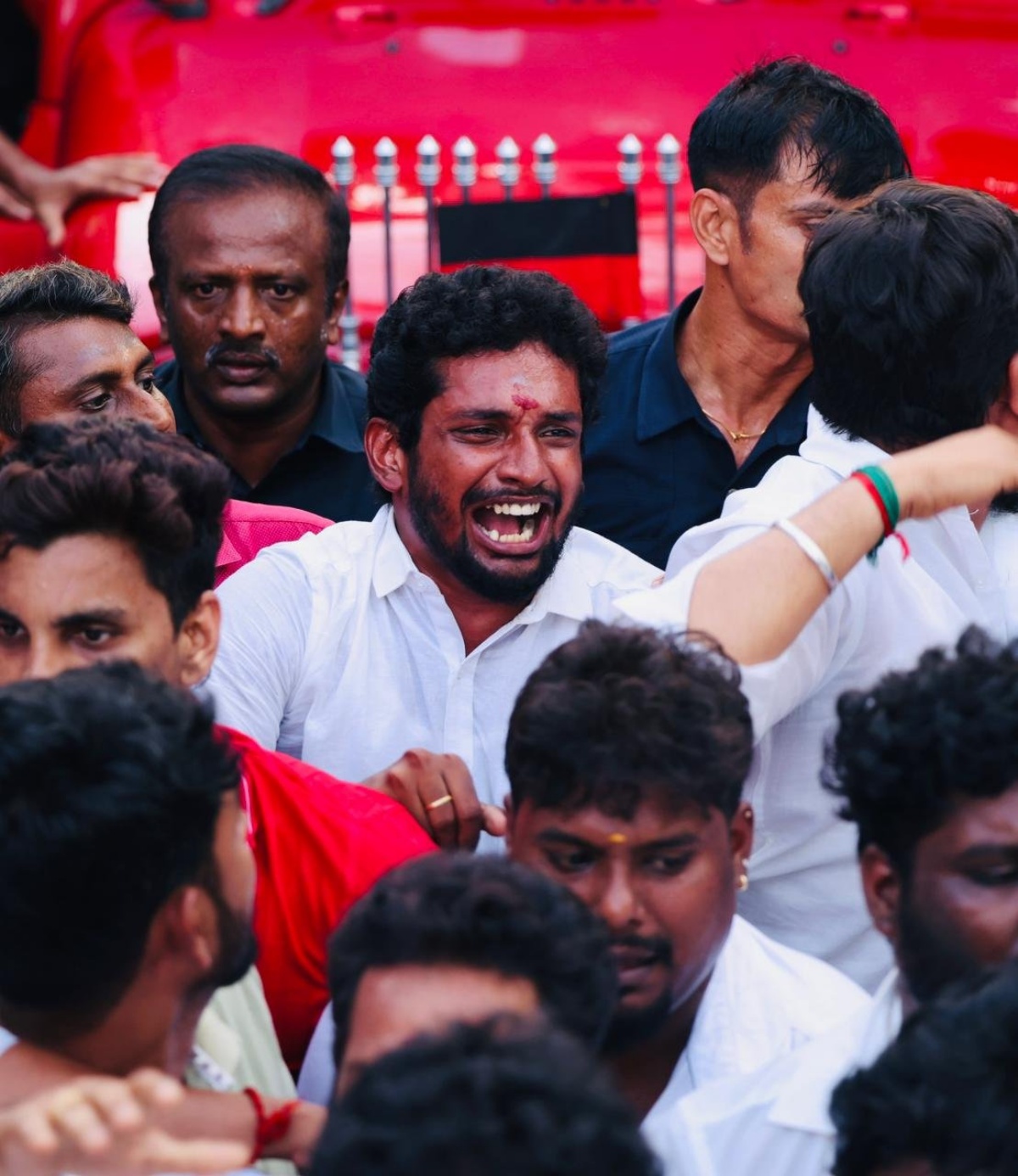 மு.க. ஸ்டாலினின் தோல்வியை தாங்க முடியாமல் அழுத தொண்டர்