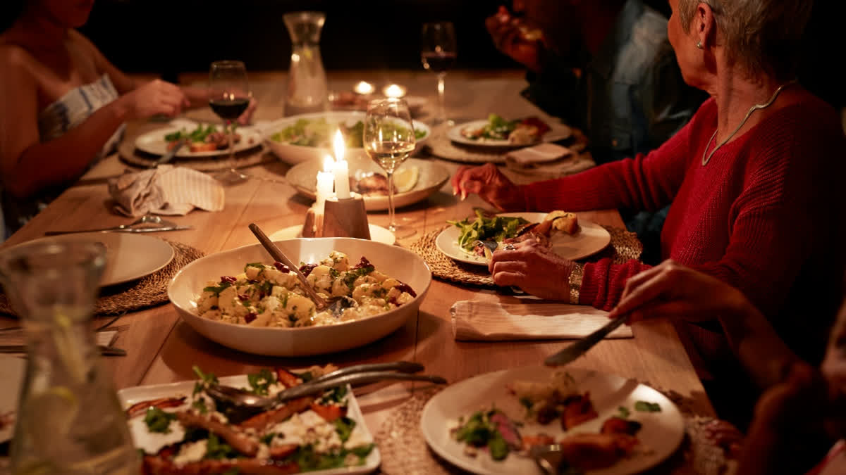 Experts suggest that late-night meals can disrupt your body's natural rhythms (Representational Image)