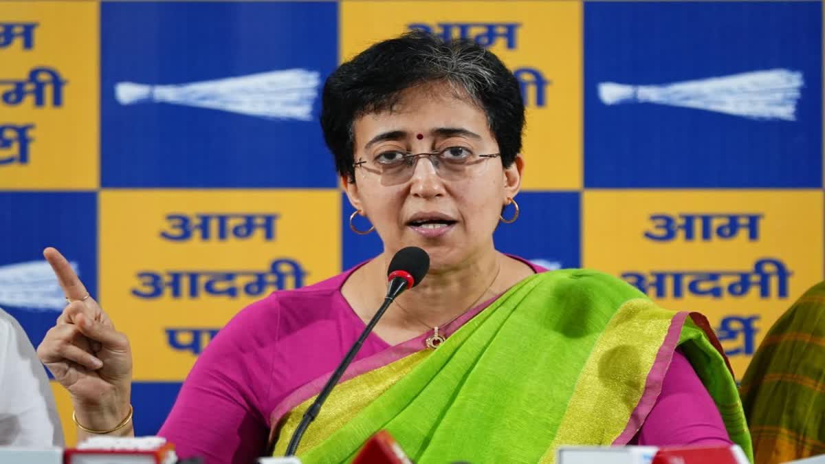 'BJP छुपा रही है मौतों का असली आंकड़ा': दिल्ली अग्निकांड पर आतिशी का तीखा हमला