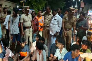 சாலை மறியலில் ஈடுபட்ட பொதுமக்கள்