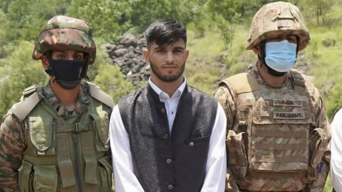 Love Across Borders: PoJK Youth Crosses LoC To Meet Girlfriend in Kashmir, Repatriated By Army Love Across Borders: PoJK Youth Crosses LoC To Meet Girlfriend in Kashmir, Repatriated By Army