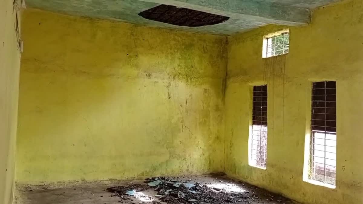 Vidisha school Ceiling plaster fell
