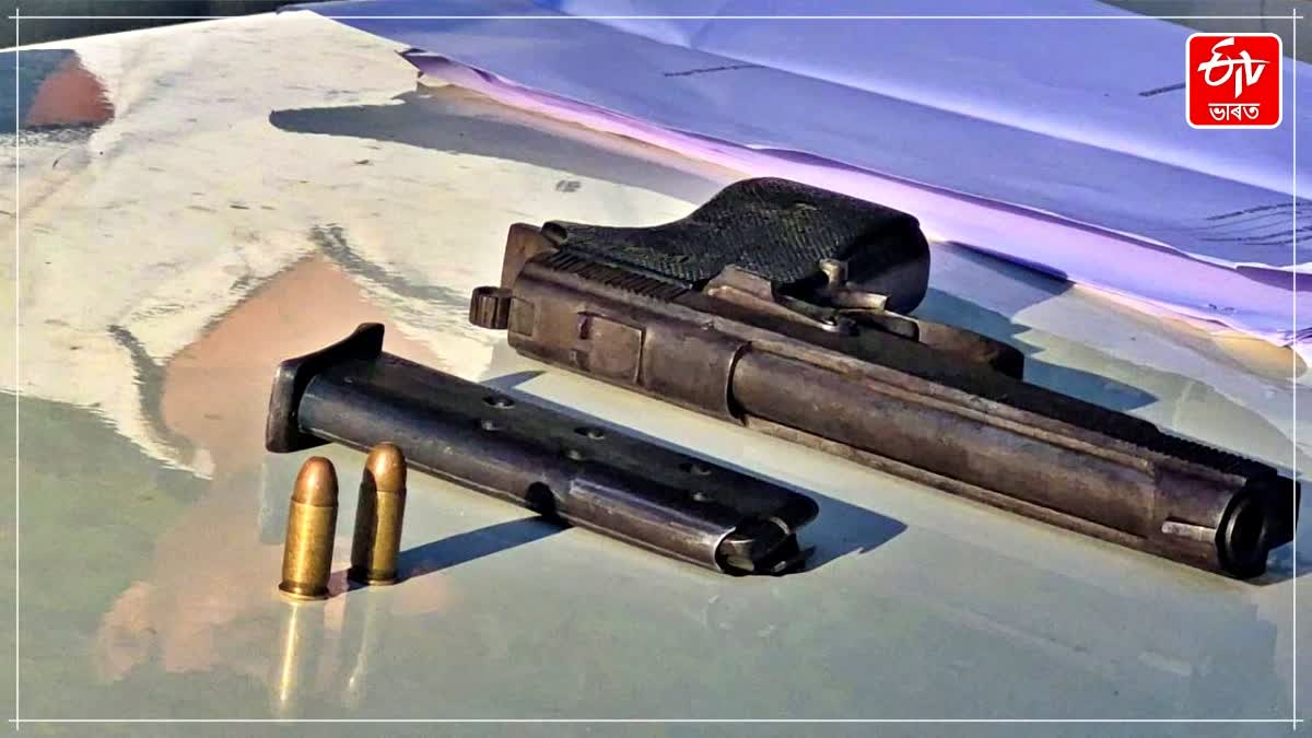 man apprehended in Sarupathar, Arms recovered
