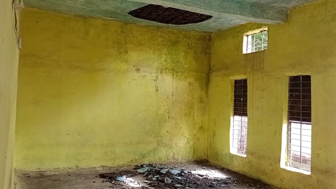 Vidisha Dilapidated school building