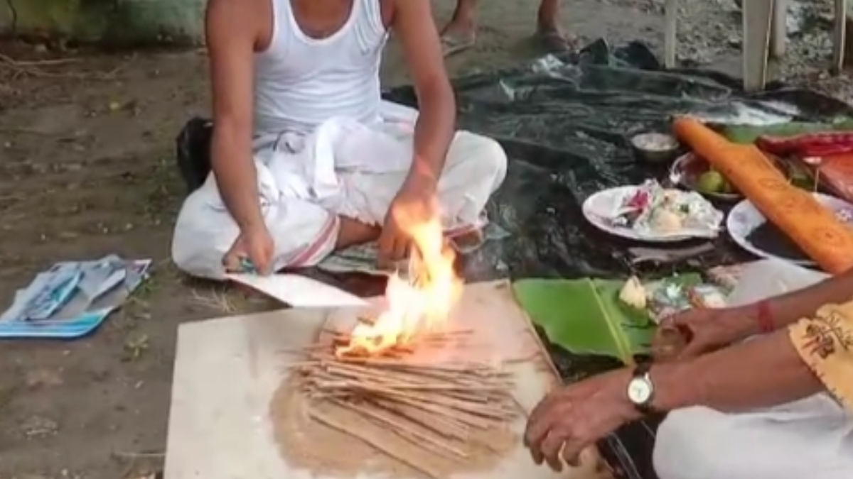 MAN PERFORMS LAST RITES OF WIFE