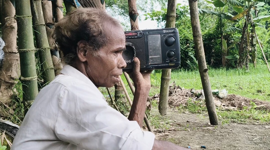 A person who has been living connected with a radio for 40 years in Jorhat