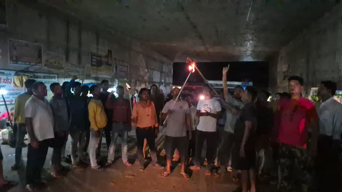 दिउड़ी मंदिर में तालाबंदी के विरोध में लोगों ने निकाला मशाल जुलूस, किया बुंडू तमाड़ बंद का आह्वान - Maa Dewri temple Dewri temple Ranchi