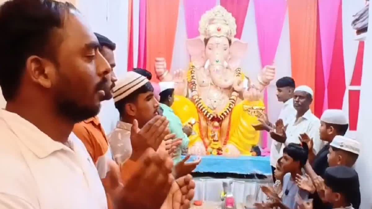 Mosque Hosts Ganeshotsav