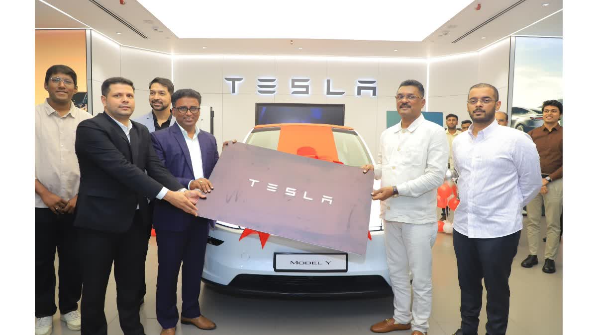 towards-green-mobility-maharashtra-minister-gets-indias-1st-tesla-model-y
