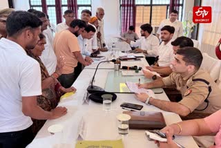 संपूर्ण समाधान दिवस में डीएम-एसपी ने सुनीं शिकायतें.