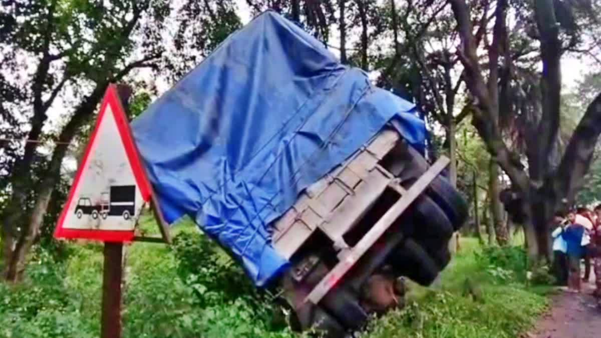 ROAD ACCIDENT IN KODERMA