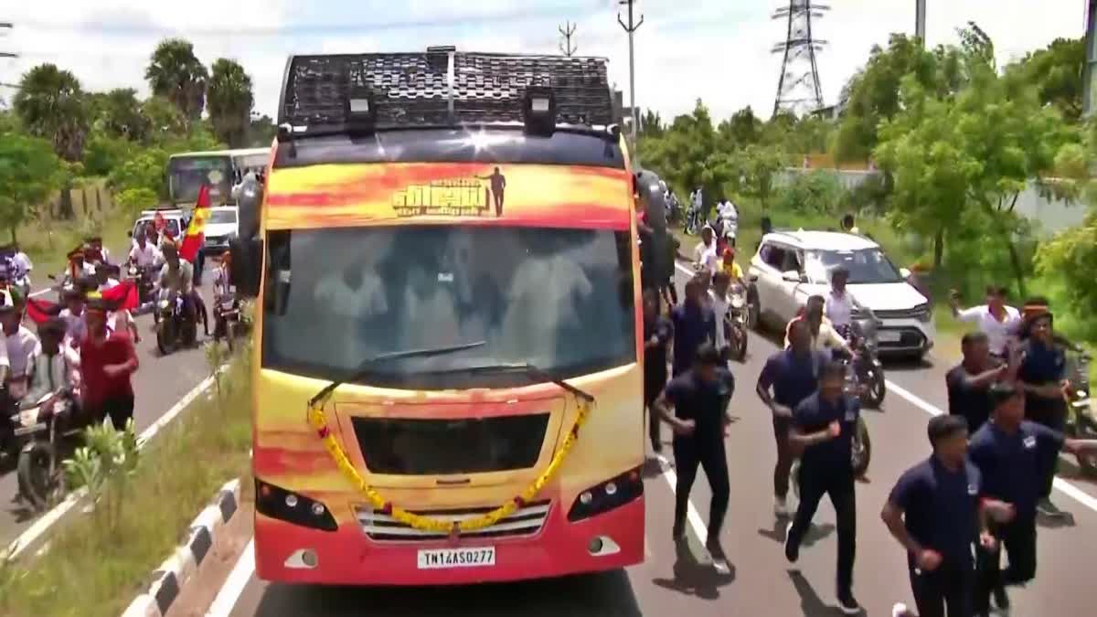 கரூர் சம்பவம்: விஜயின் பிரச்சார வாகன ஓட்டுநர் மீது வழக்குப்பதிவு!