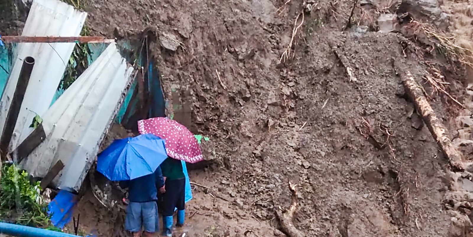 दार्जिलिंग भूस्खलन: ममता करेंगी उत्तर बंगाल का दौरा, पीएम मोदी ने हर संभव सहायता का आश्वासन दिया