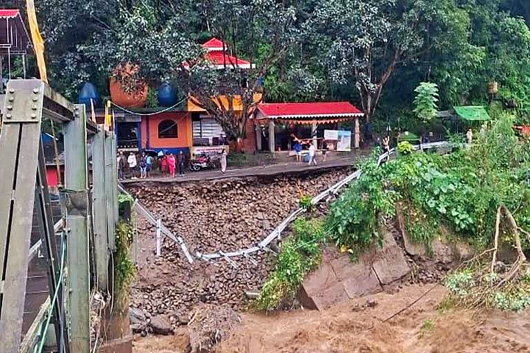 दार्जिलिंग भूस्खलन: ममता करेंगी उत्तर बंगाल का दौरा, पीएम मोदी ने हर संभव  सहायता का आश्वासन दिया