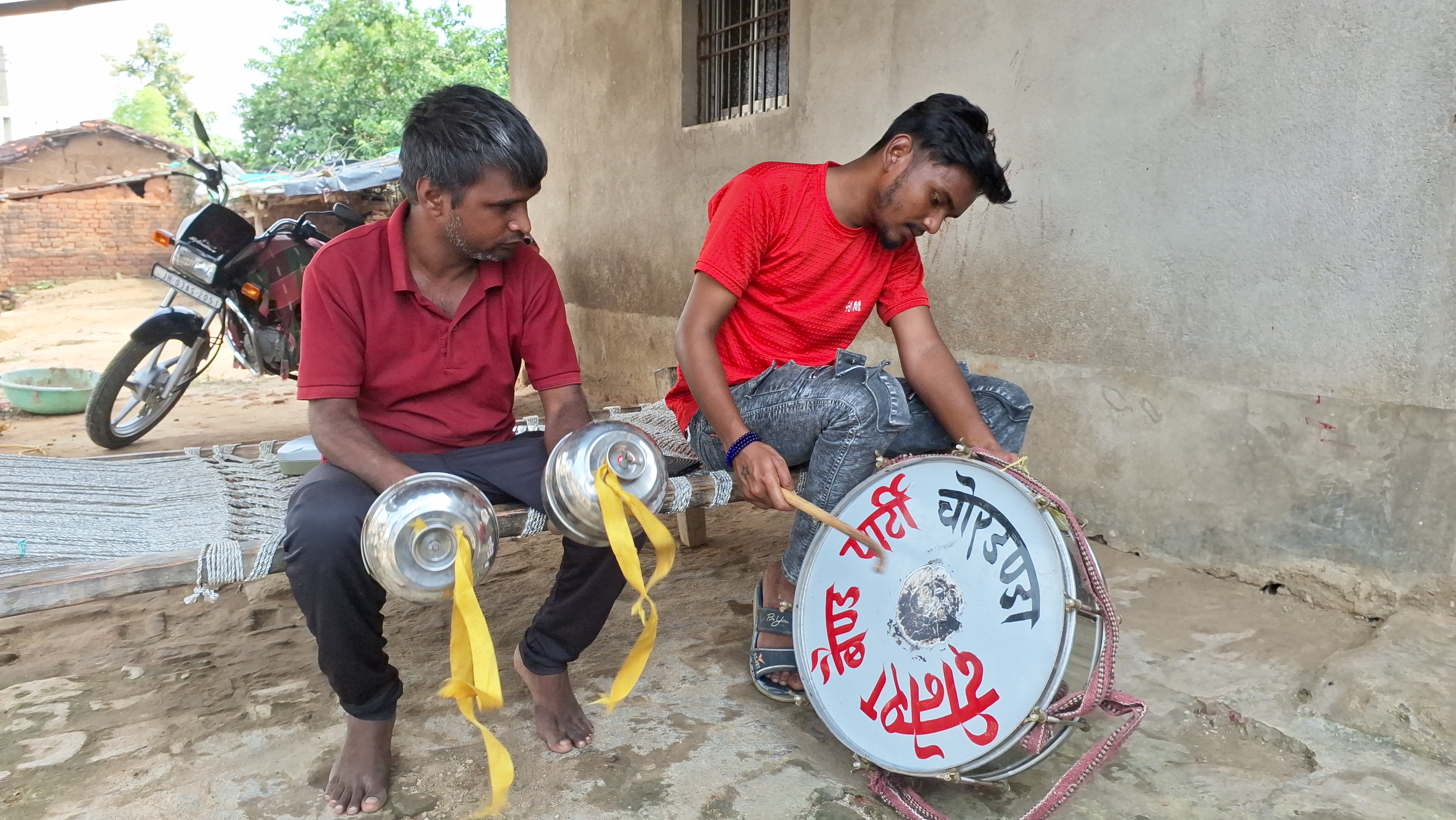 Music Helps Visually Impaired Palamu Man Overcome Adversity