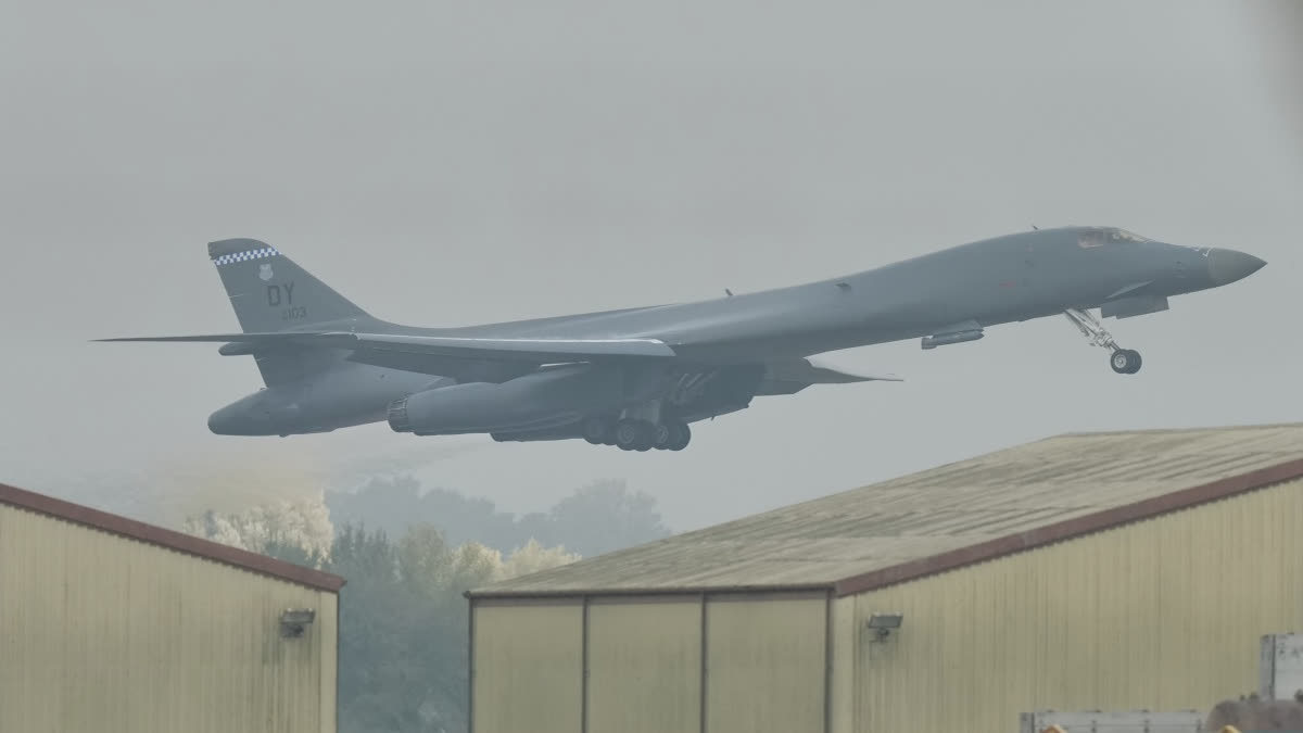 A B-1 bomber takes off from RAF Fairford in Fairford, England, Tuesday, Sept. 29, 2026