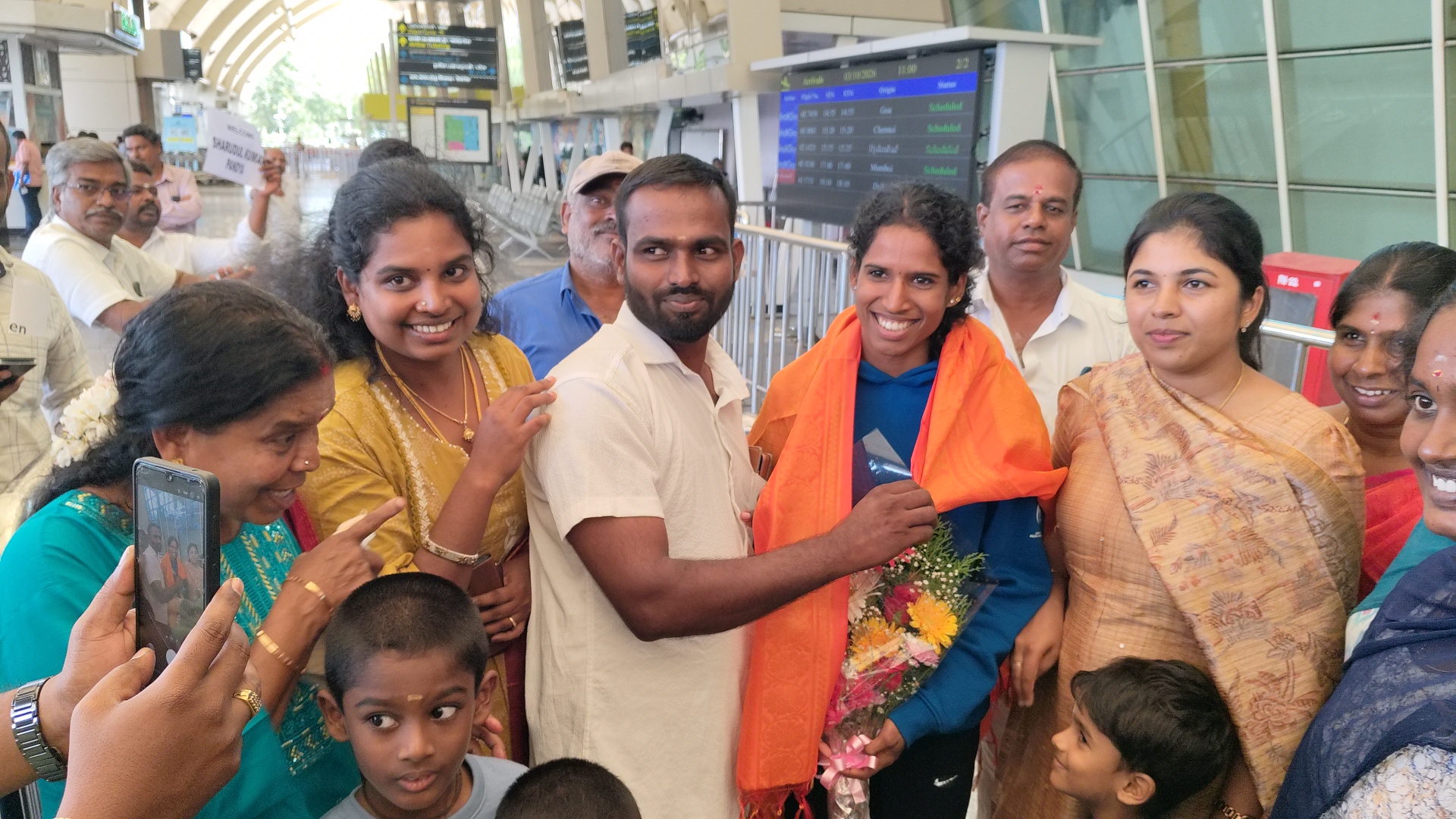 GOLDEN GIRL VITHYA RAMRAJ IS HOME GOLD SILVER BRONZE MEDALS ASIAD ERASES P T USHAs 42 YO RECORD tumultuous WELCOME AT COIMBATORE