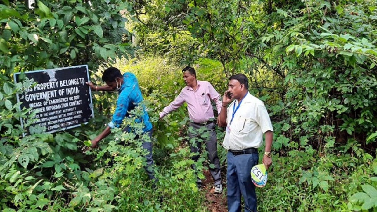 No bids were received for auction of land registered the Hasina Parkar, the sister of fugitive underworld don Dawood Ibrahim.
