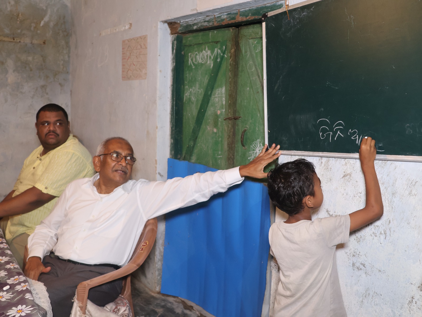 Retired IAS Oficer Bijay Patnaik’s ‘Chatasaali’ Transforms Tribal Education In Odisha's Gajapati