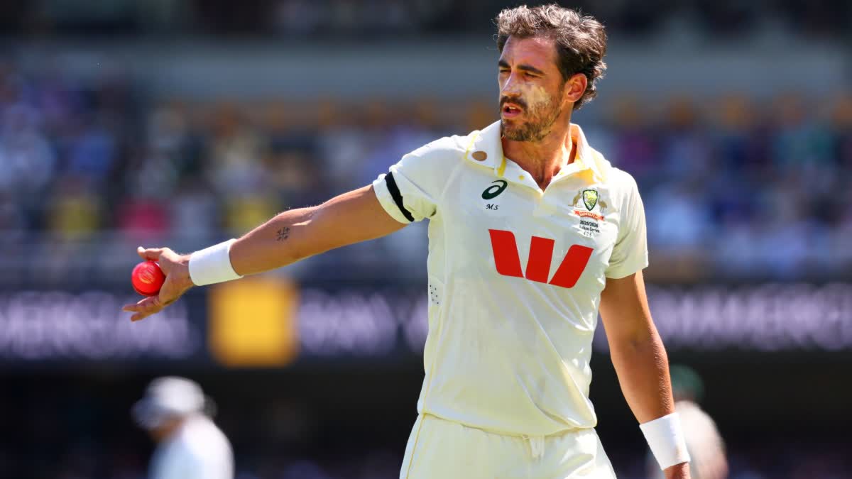 102 போட்டிகளில் 418 விக்கெட்டுகள்.. வாசிம் அக்ரம் சாதனையை முறியடித்த மிட்செல் ஸ்டார்க்