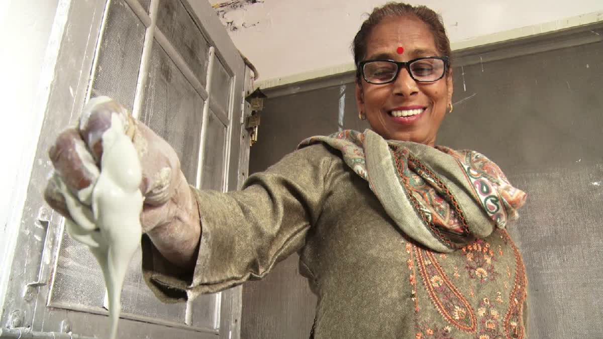 For A Green Future: How This Bhopal Woman Entrepreneur Is Transforming Cow Dung Into Eco Paint