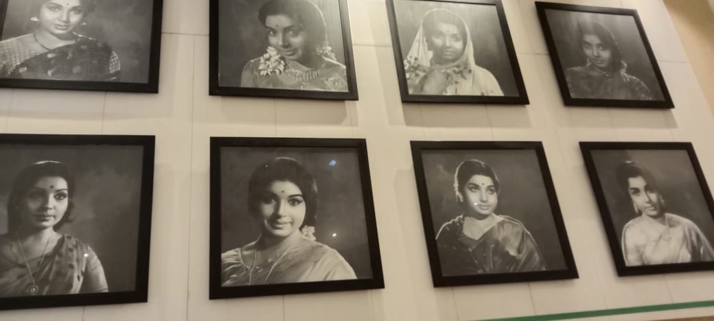 ஜெயலலிதாவின் இளமைக்கால புகைப்படங்கள்