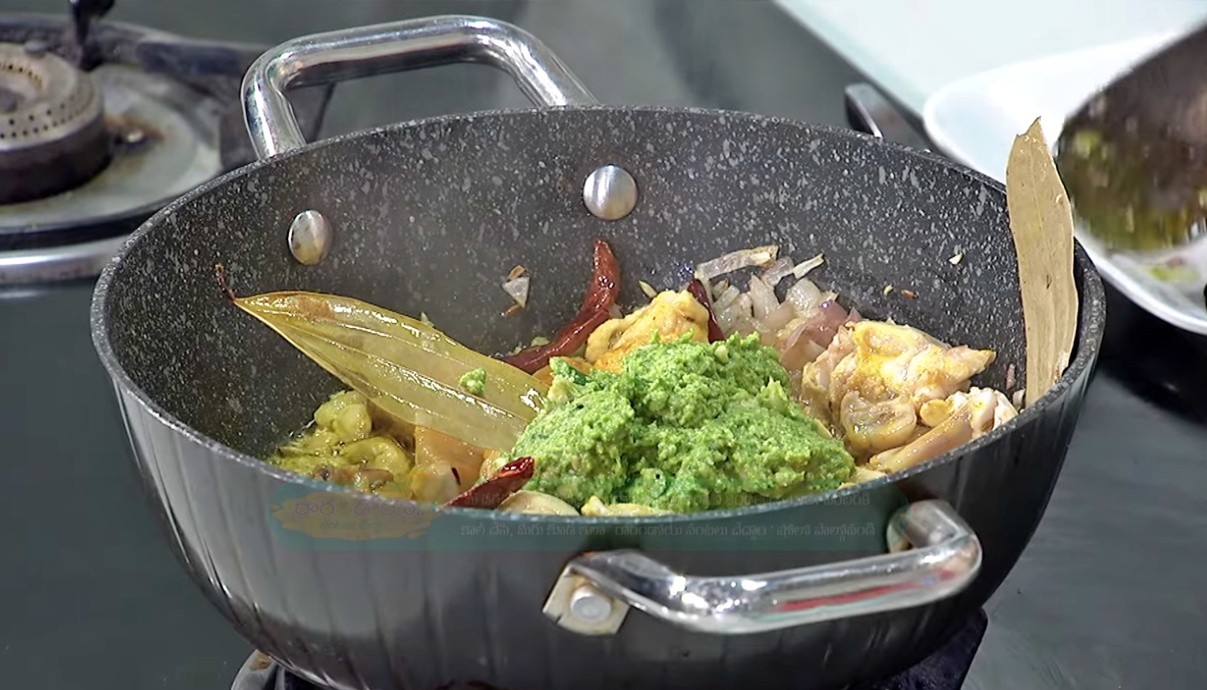 Chicken Curry with Pachikaram