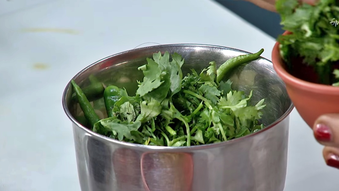 Chicken Curry with Pachikaram